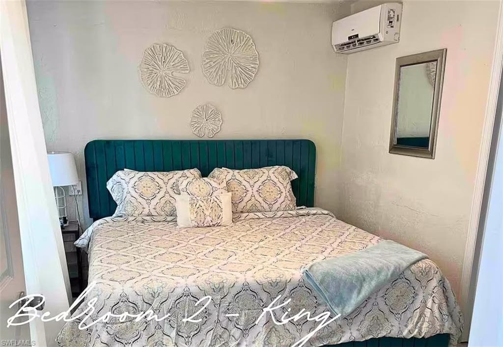 3024 Estey Ave, Naples, FL 34104-12