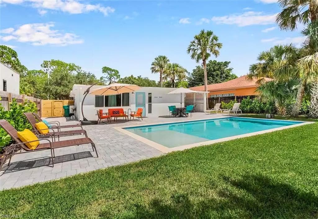 3024 Estey Ave, Naples, FL 34104-17
