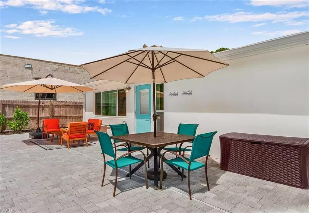 3024 Estey Ave, Naples, FL 34104-18