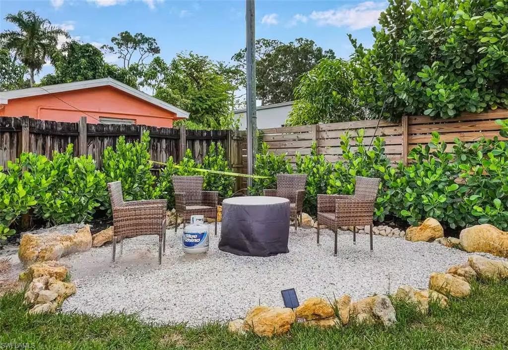 3024 Estey Ave, Naples, FL 34104-19