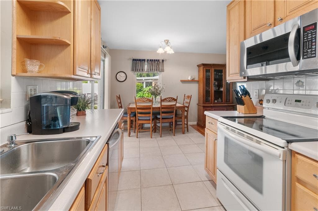 4180 Coconut Cir S, Naples, FL 34104-11