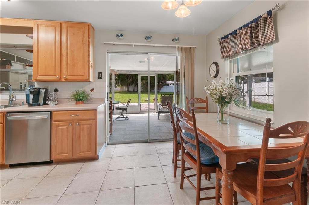 4180 Coconut Cir S, Naples, FL 34104-12