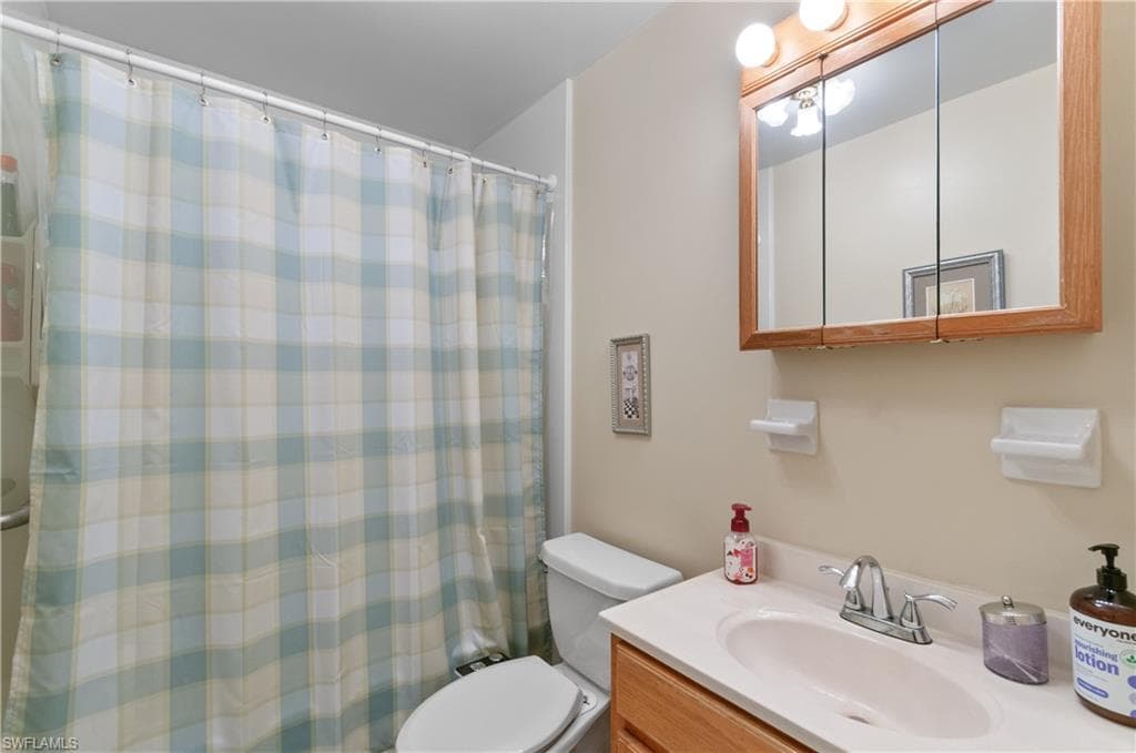 4180 Coconut Cir S, Naples, FL 34104-18