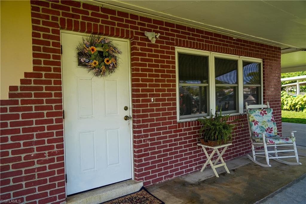 4180 Coconut Cir S, Naples, FL 34104-5