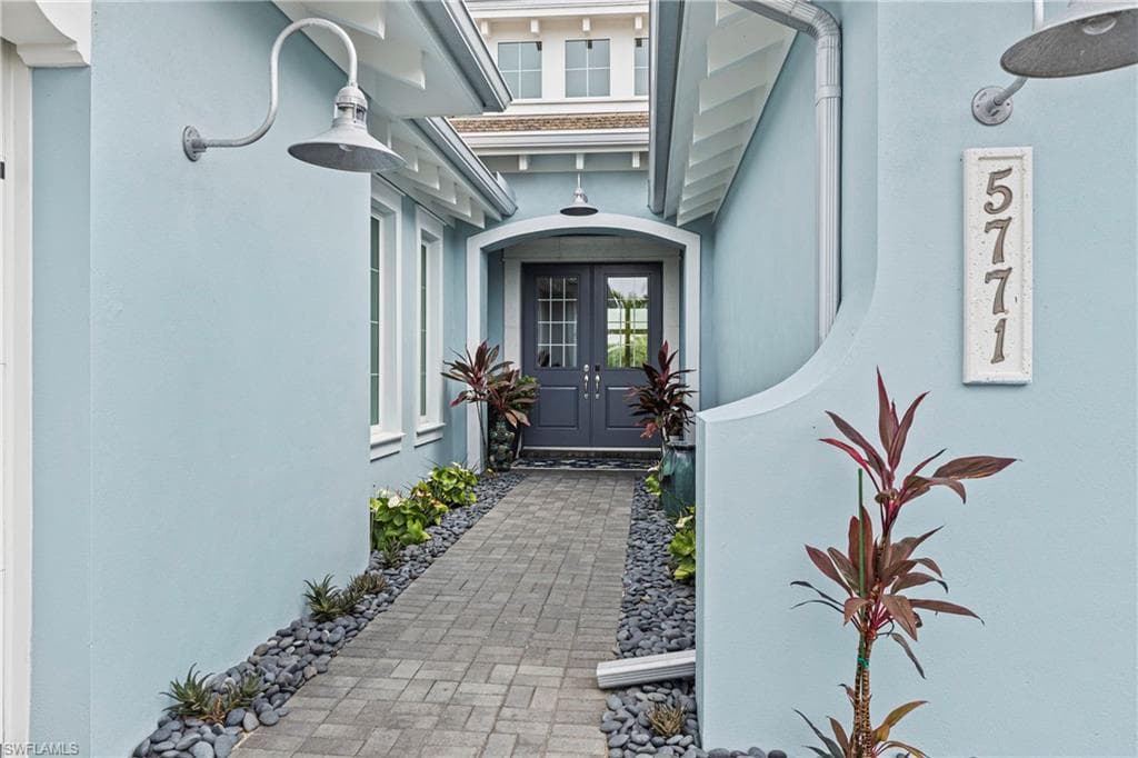 5771 Clarendon Dr, Naples, FL 34113-2