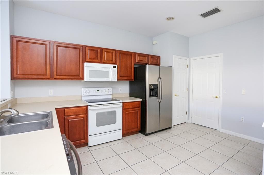 937 Hampton Cir, Naples, FL 34105-12