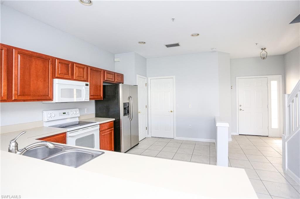 937 Hampton Cir, Naples, FL 34105-13