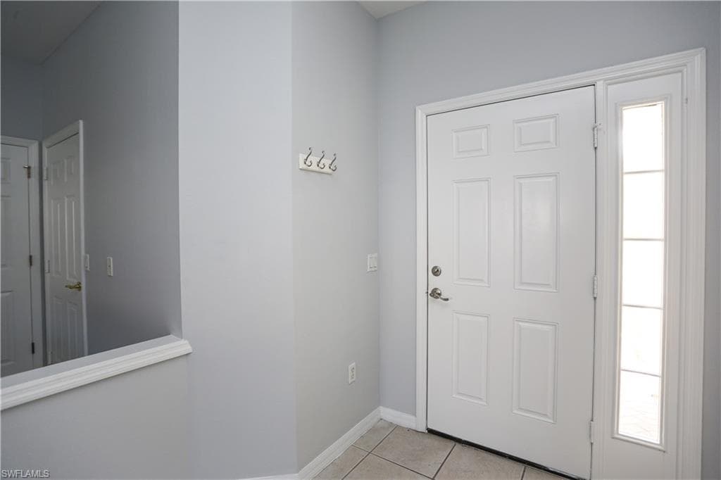 937 Hampton Cir, Naples, FL 34105-7