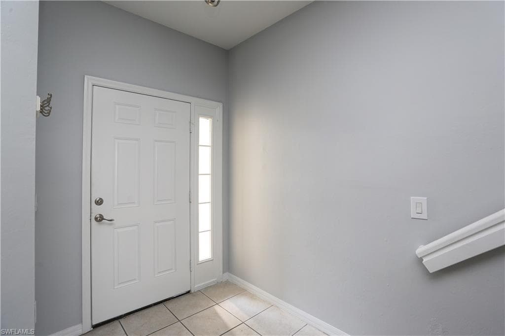 937 Hampton Cir, Naples, FL 34105-8