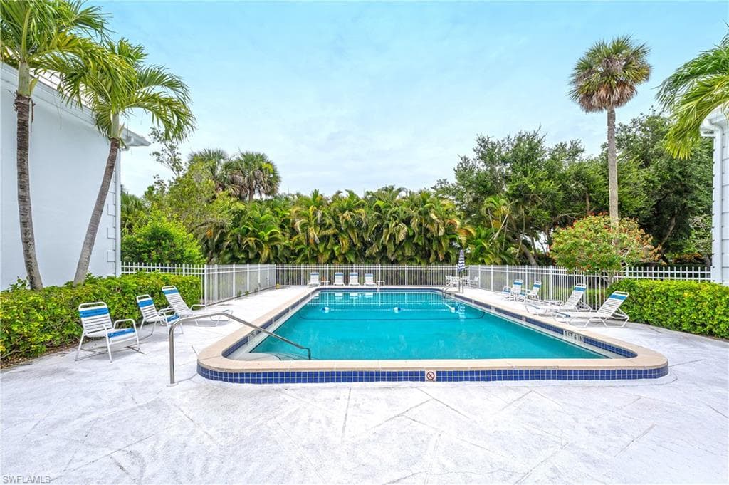 241 Palm River Blvd C202, Naples, FL 34110-26