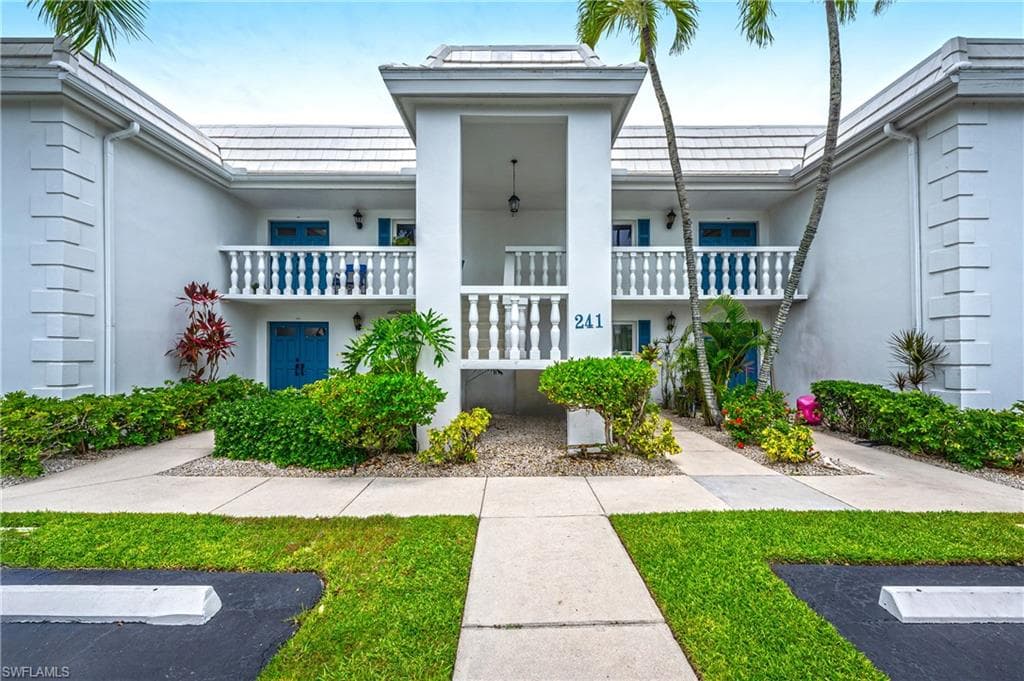 241 Palm River Blvd C202, Naples, FL 34110-28