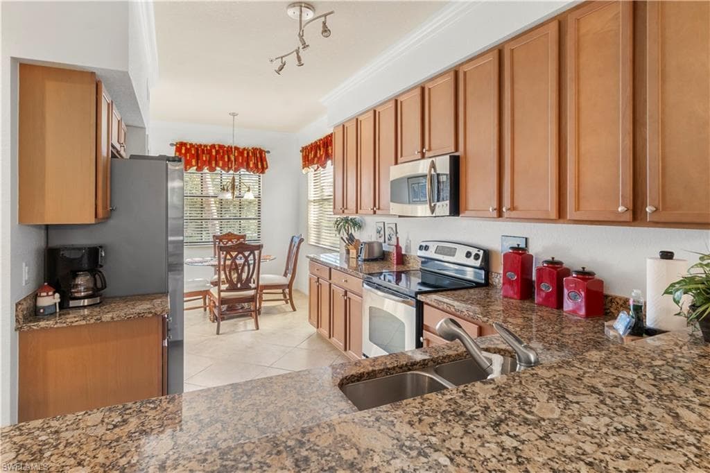 9715 Acqua Ct 121, Naples, FL 34113-5