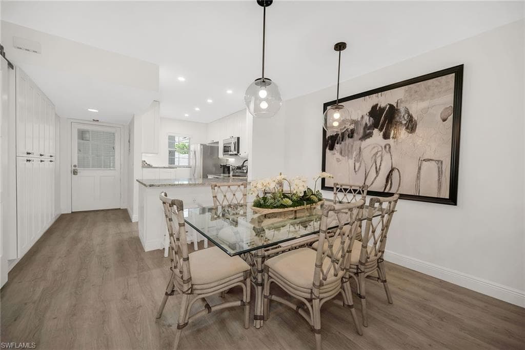 290 Banyan Blvd 290, Naples, FL 34102-9