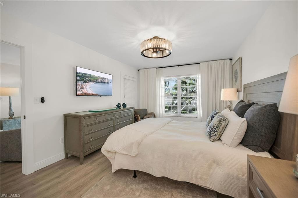 290 Banyan Blvd 290, Naples, FL 34102-19