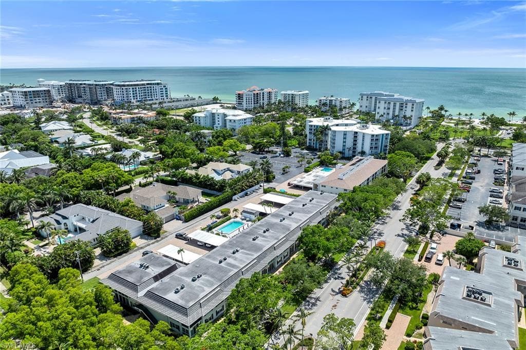 290 Banyan Blvd 290, Naples, FL 34102-49