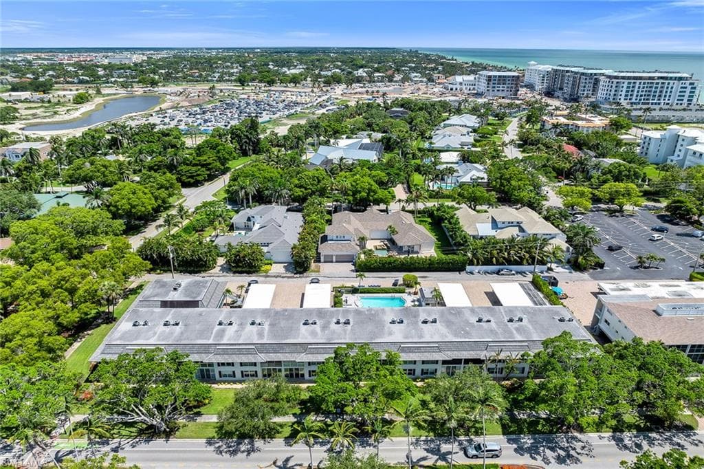 290 Banyan Blvd 290, Naples, FL 34102-50