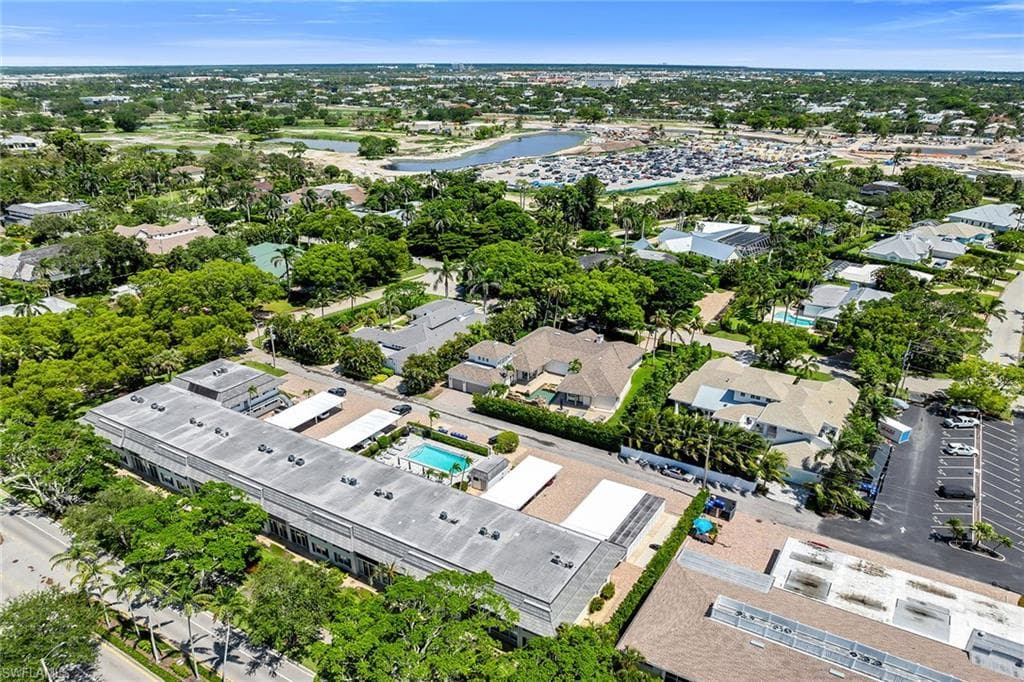 290 Banyan Blvd 290, Naples, FL 34102-51