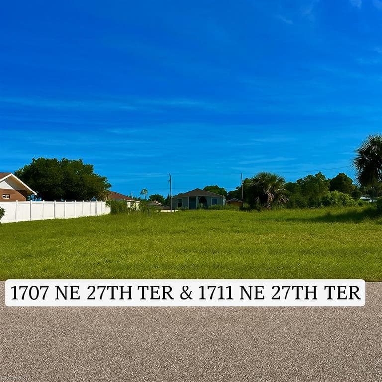 1707 27th Ter, Cape Coral, FL 33909-1