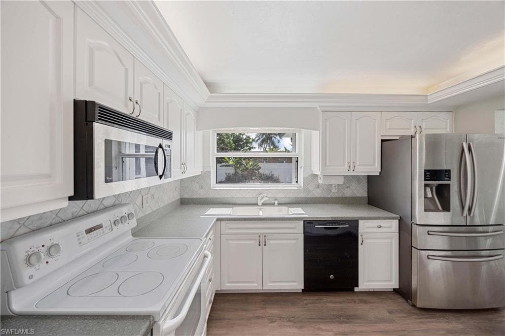 4656 Capri Dr, Naples, FL 34103-11