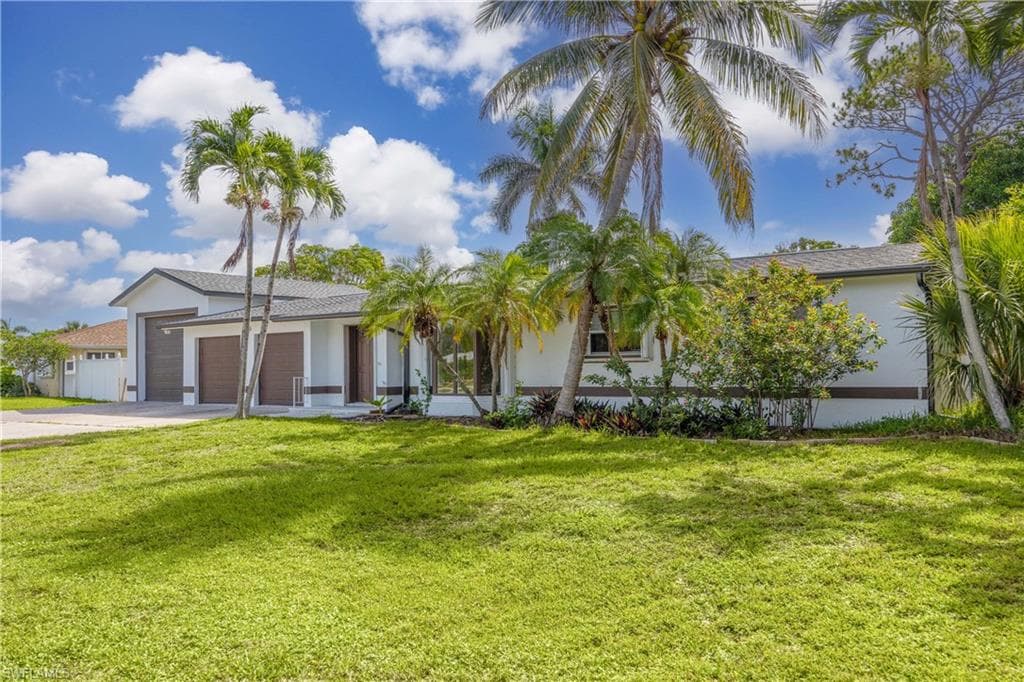 4656 Capri Dr, Naples, FL 34103-23