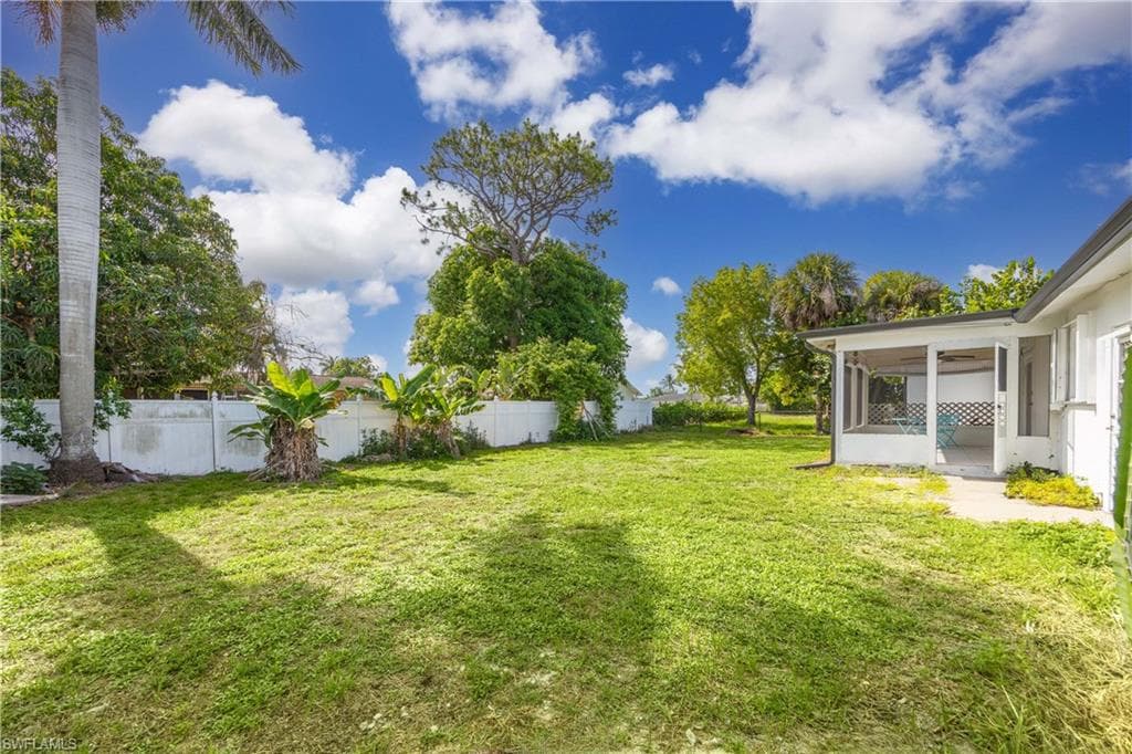 4656 Capri Dr, Naples, FL 34103-25