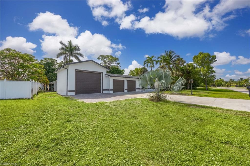 4656 Capri Dr, Naples, FL 34103-2