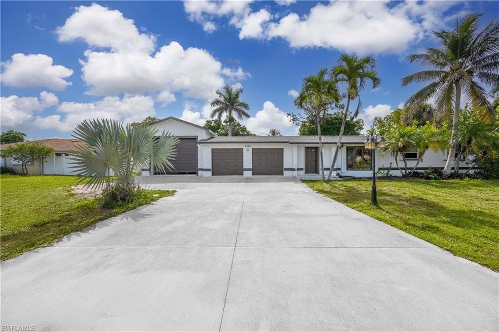 4656 Capri Dr, Naples, FL 34103-3