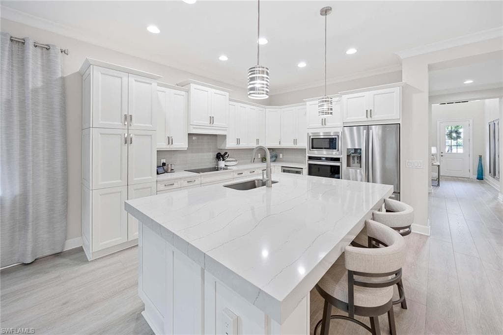 6269 Antigua Way, Naples, FL 34113-16