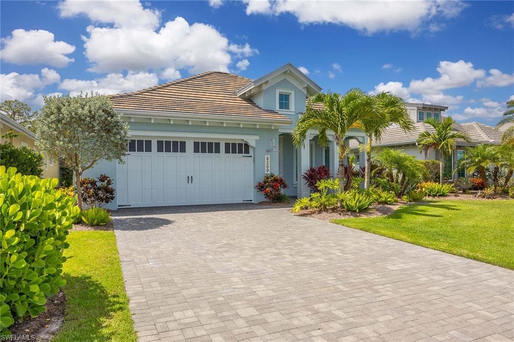 6269 Antigua Way, Naples, FL 34113-2