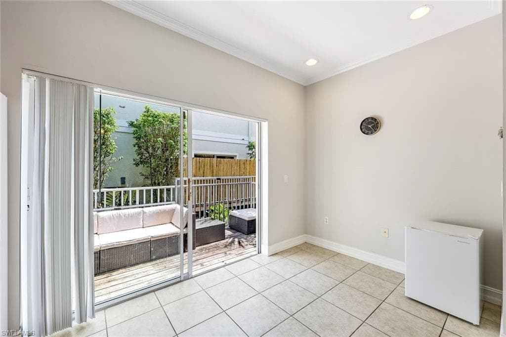3280 Lindsey Ln 4, Naples, FL 34109-12