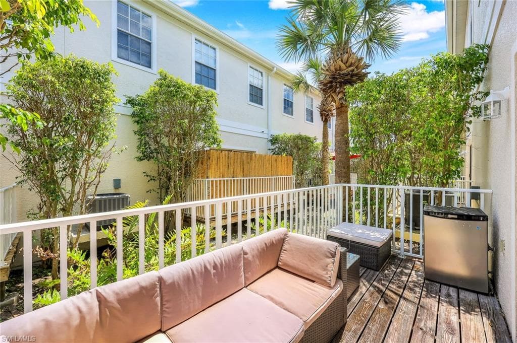 3280 Lindsey Ln 4, Naples, FL 34109-22