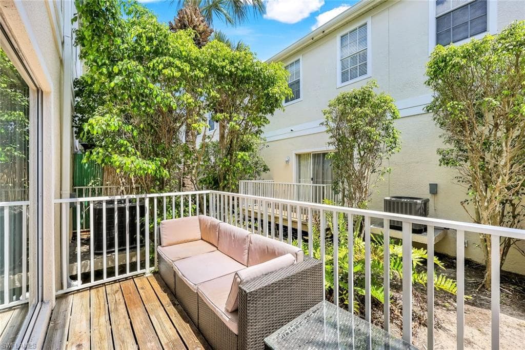 3280 Lindsey Ln 4, Naples, FL 34109-23