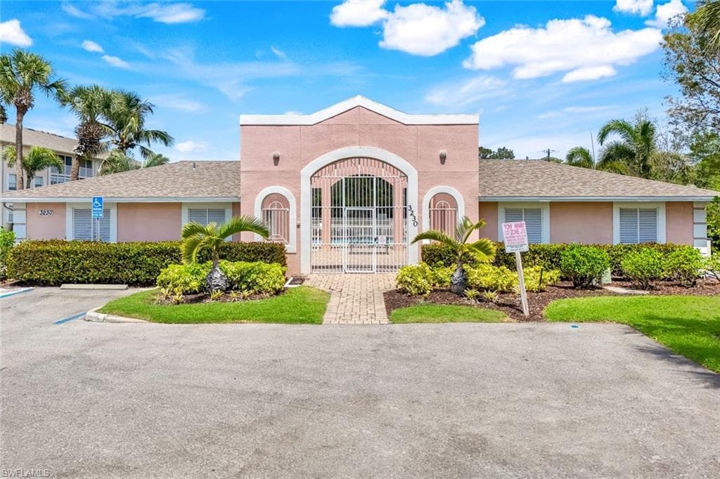 3280 Lindsey Ln 4, Naples, FL 34109-27