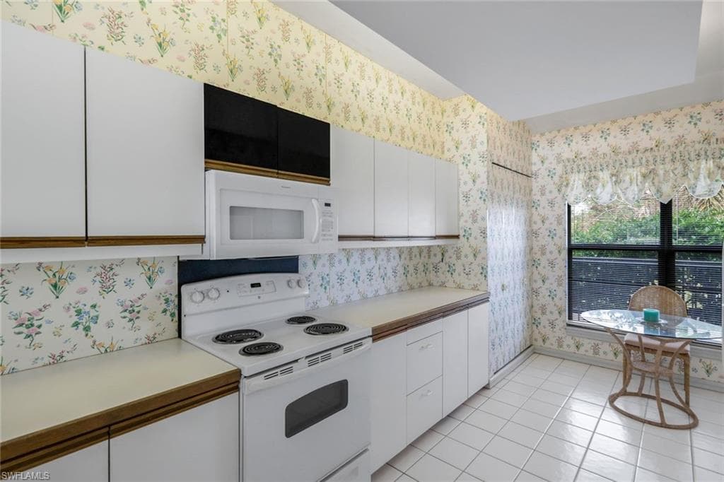 210 La Peninsula Blvd 210, Naples, FL 34113-11