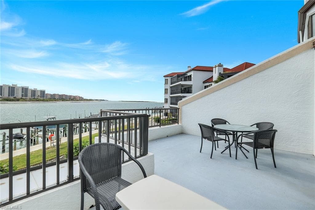 210 La Peninsula Blvd 210, Naples, FL 34113-17