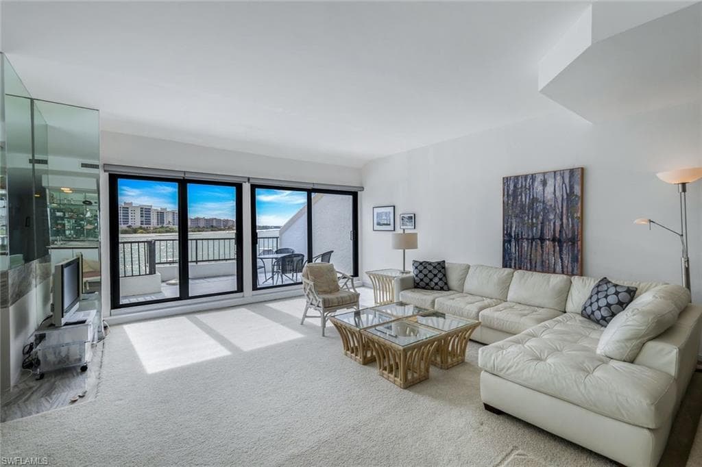 210 La Peninsula Blvd 210, Naples, FL 34113-19