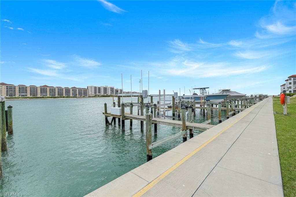 210 La Peninsula Blvd 210, Naples, FL 34113-21