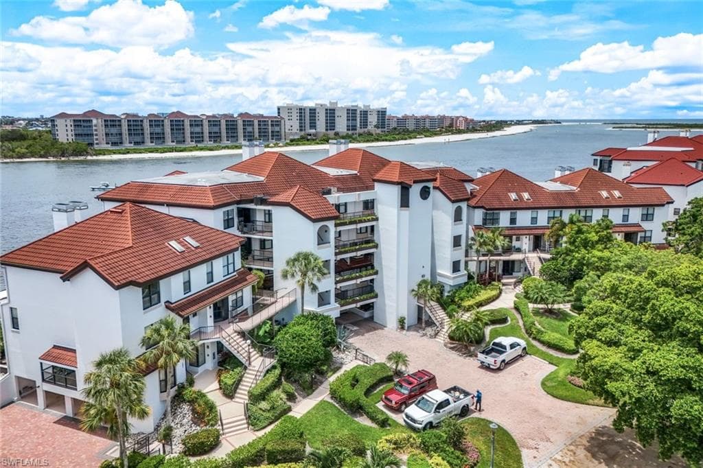 210 La Peninsula Blvd 210, Naples, FL 34113-22