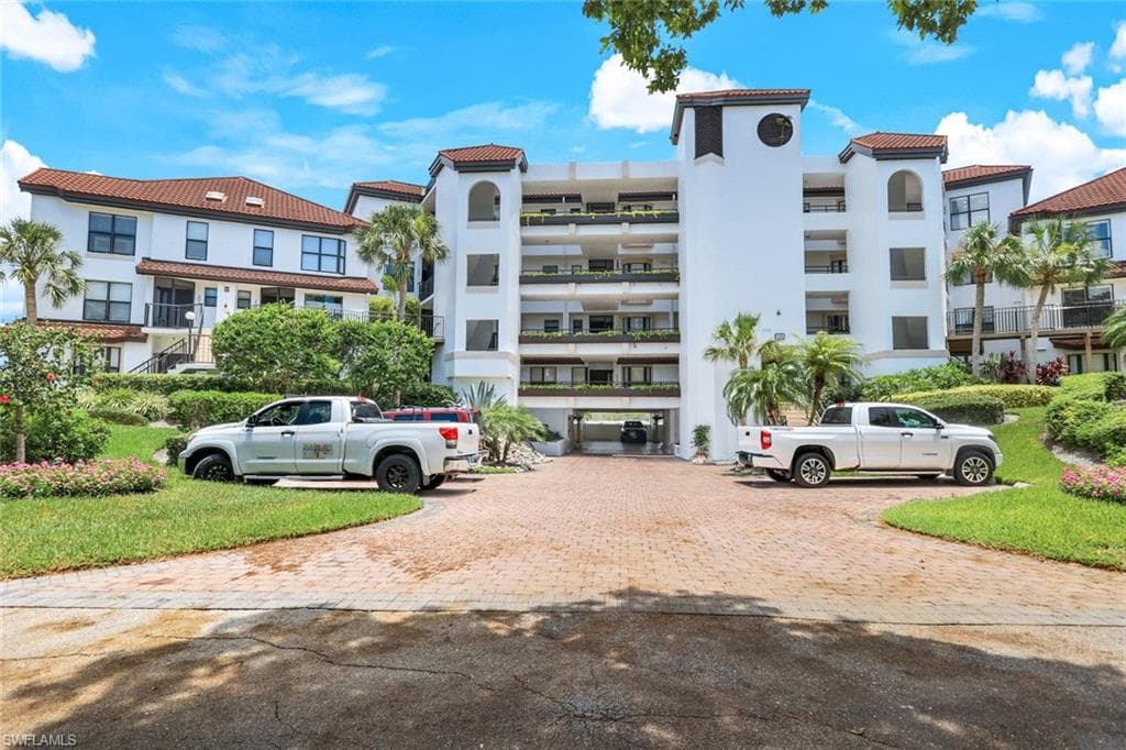210 La Peninsula Blvd 210, Naples, FL 34113-23
