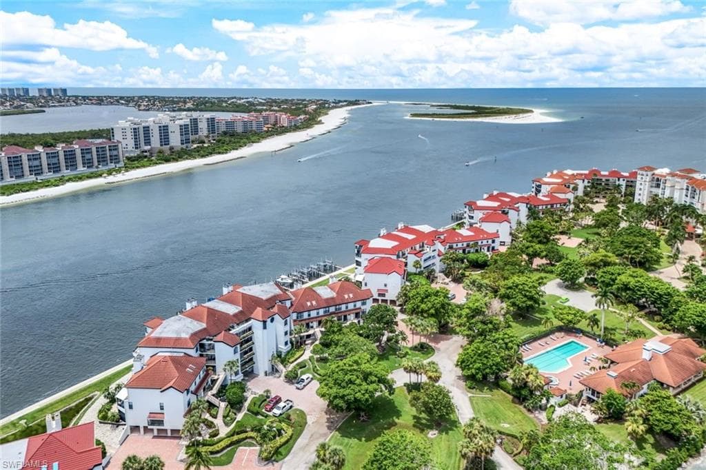 210 La Peninsula Blvd 210, Naples, FL 34113-2