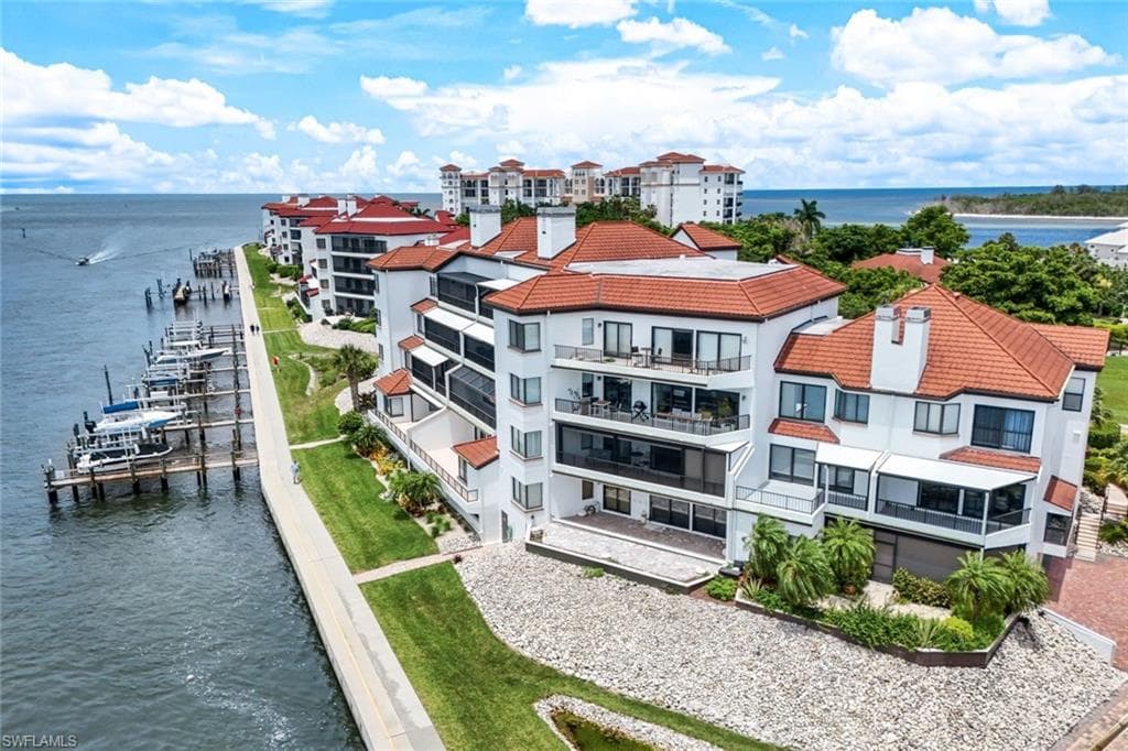 210 La Peninsula Blvd 210, Naples, FL 34113-3