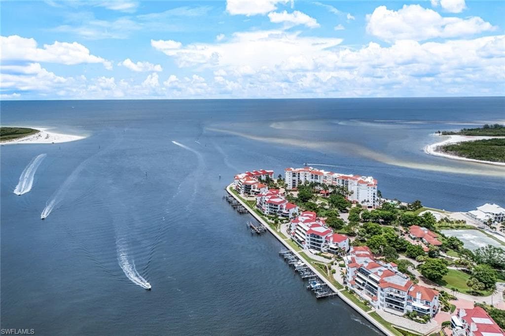210 La Peninsula Blvd 210, Naples, FL 34113-4