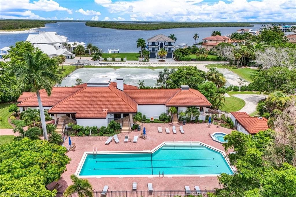 210 La Peninsula Blvd 210, Naples, FL 34113-8