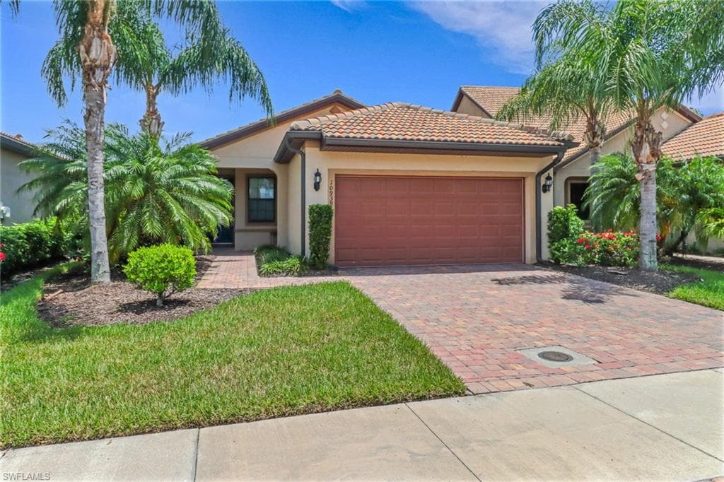 10939 Glenhurst St, Fort Myers, FL 33913-1