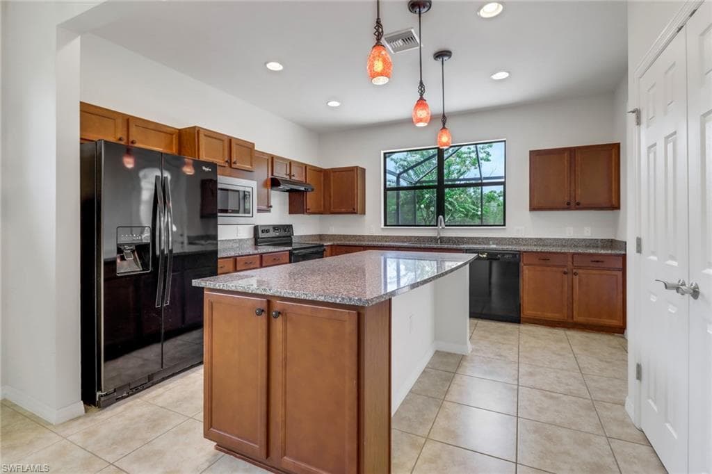 10939 Glenhurst St, Fort Myers, FL 33913-7