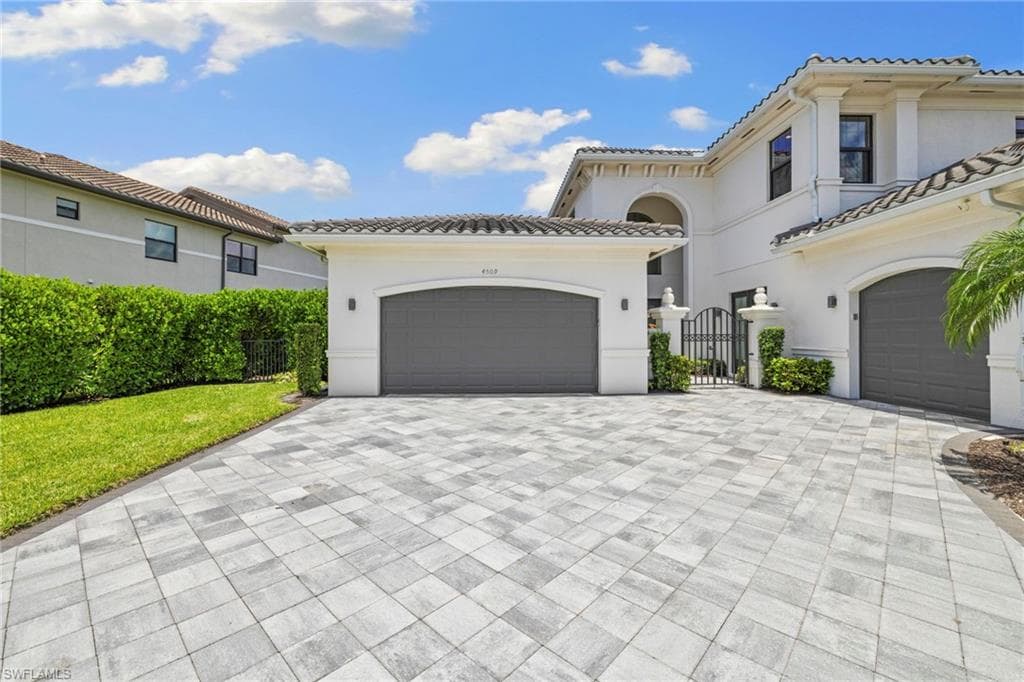 4509 Azalea Dr, Naples, FL 34119-1