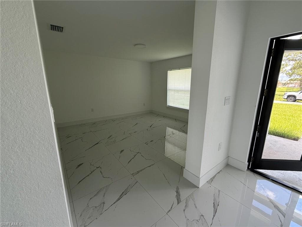 3804 10th St SW, Lehigh Acres, FL 33976-3
