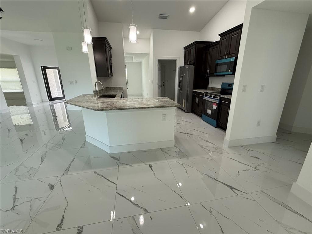 3804 10th St SW, Lehigh Acres, FL 33976-6