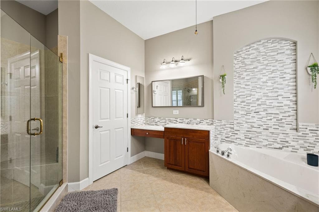 15533 Vallecas Ln, Naples, FL 34110-18