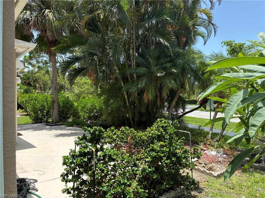 10741 Maui Cir, Estero, FL 33928-9